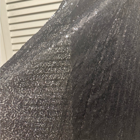 Elegant Black Sequin Midi Skirt - Picture 4 of 4